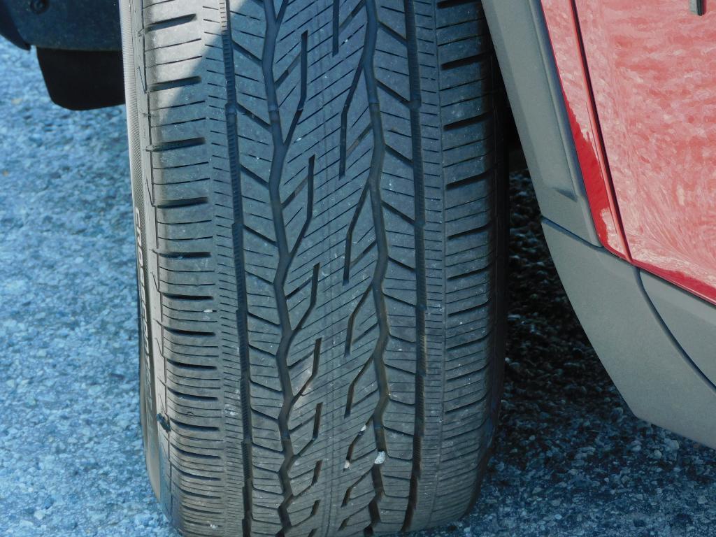 used 2024 Chevrolet Traverse car, priced at $44,987