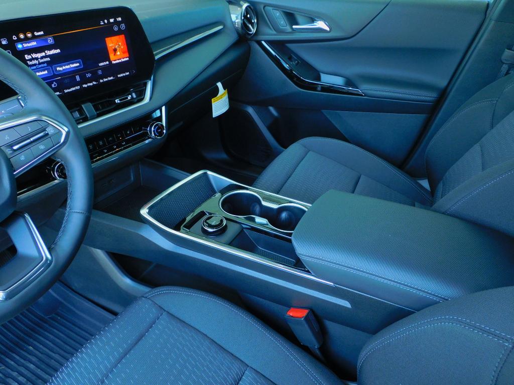 new 2026 Chevrolet Equinox car, priced at $31,235