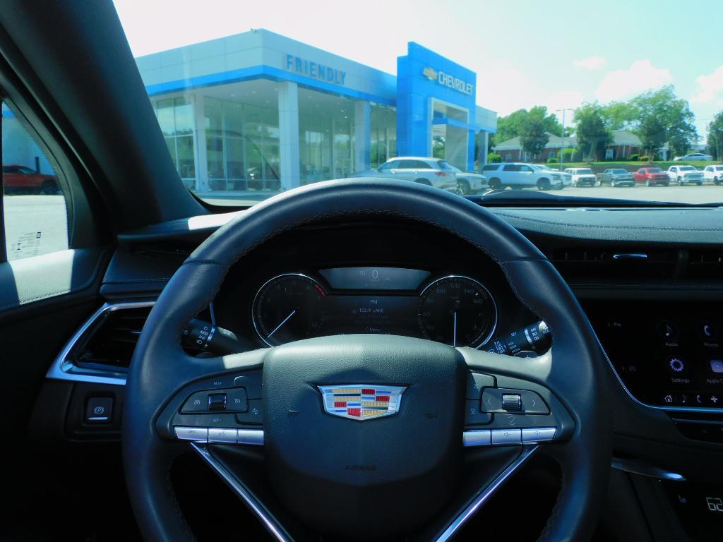 used 2023 Cadillac XT6 car, priced at $39,987