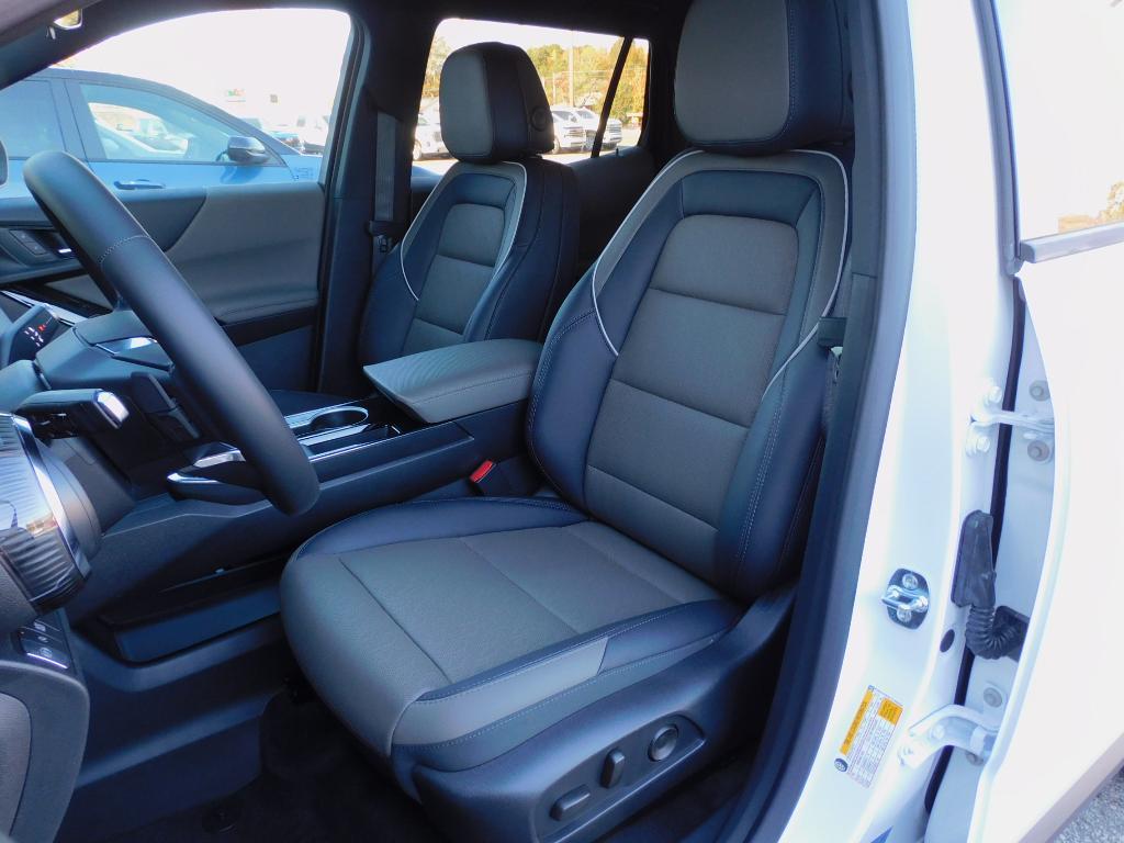 new 2026 Chevrolet Equinox car, priced at $33,040