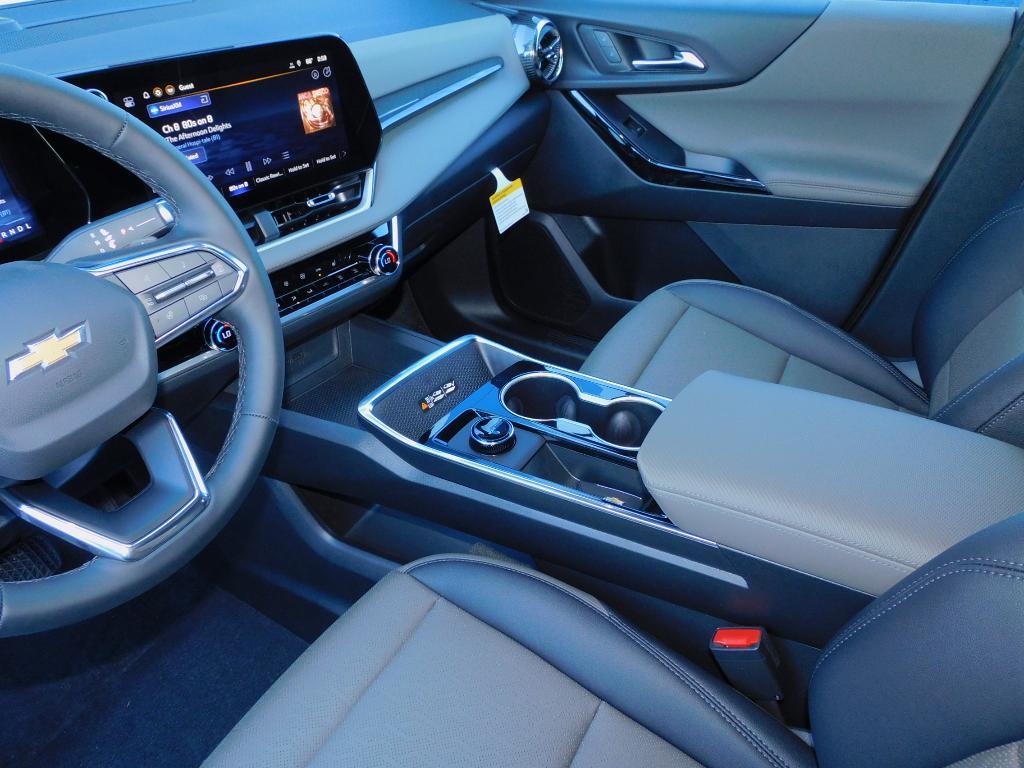 new 2026 Chevrolet Equinox car, priced at $33,040