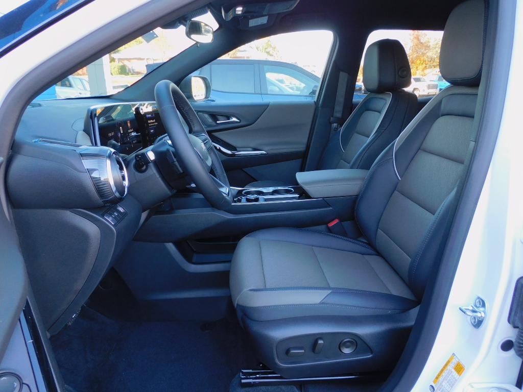 new 2026 Chevrolet Equinox car, priced at $33,040