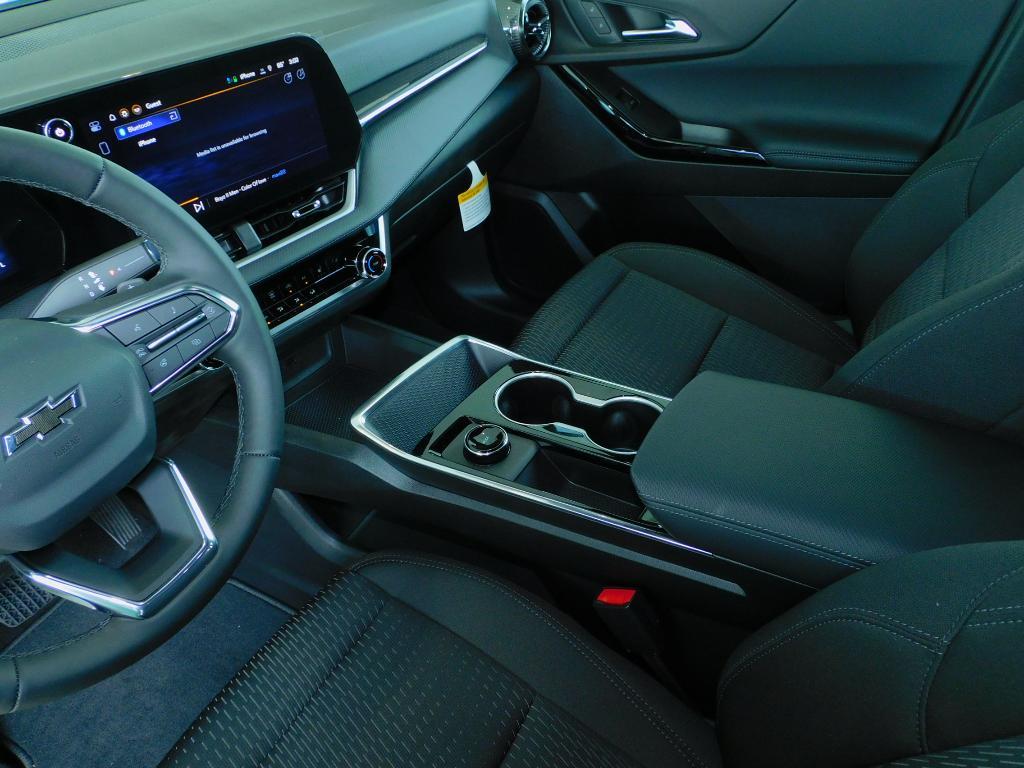 new 2026 Chevrolet Equinox car, priced at $31,535