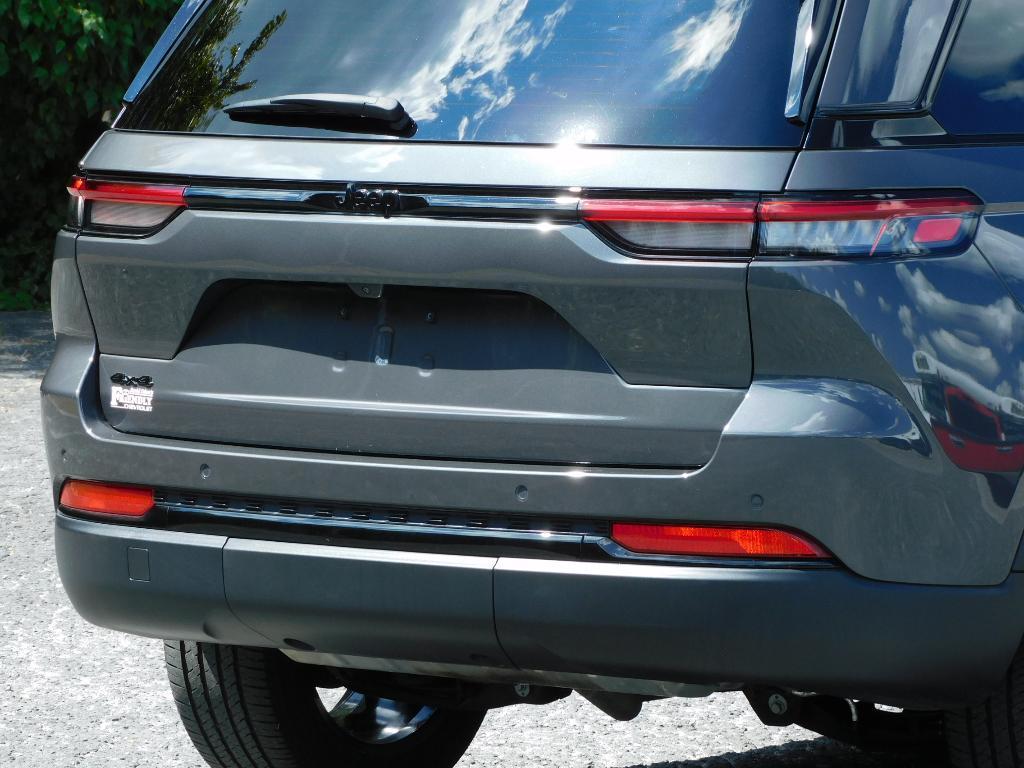 used 2023 Jeep Grand Cherokee car, priced at $35,987