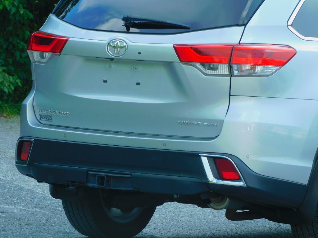 used 2018 Toyota Highlander car, priced at $26,987