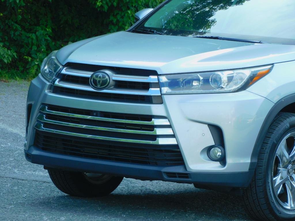 used 2018 Toyota Highlander car, priced at $26,987
