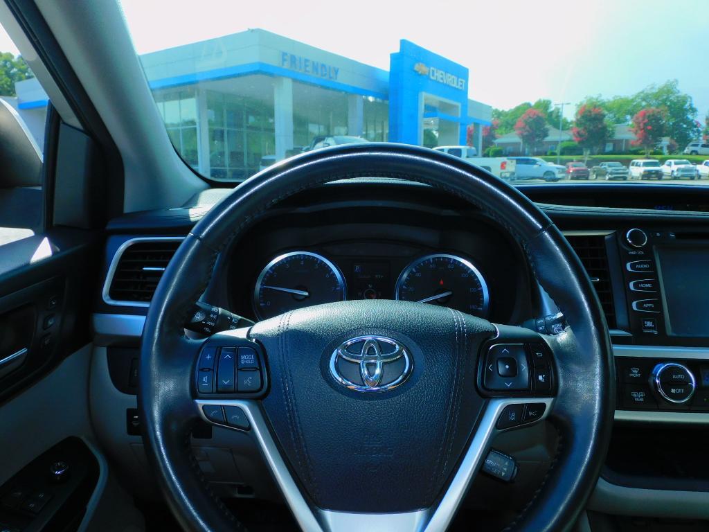 used 2018 Toyota Highlander car, priced at $26,987