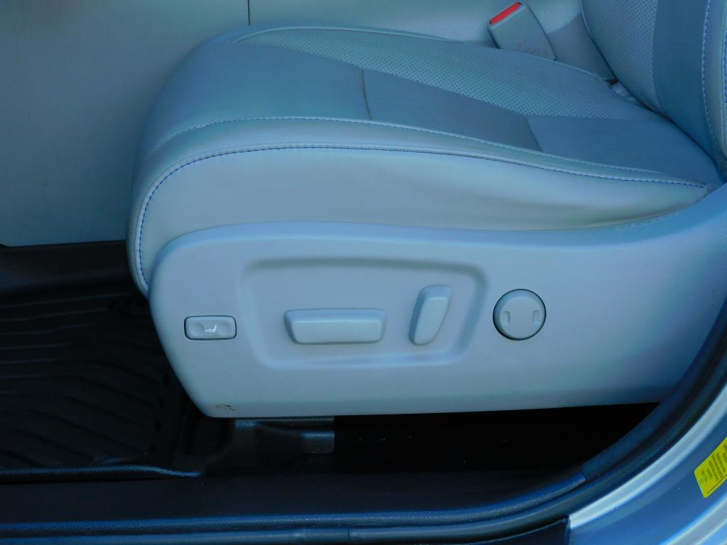 used 2018 Toyota Highlander car, priced at $26,987