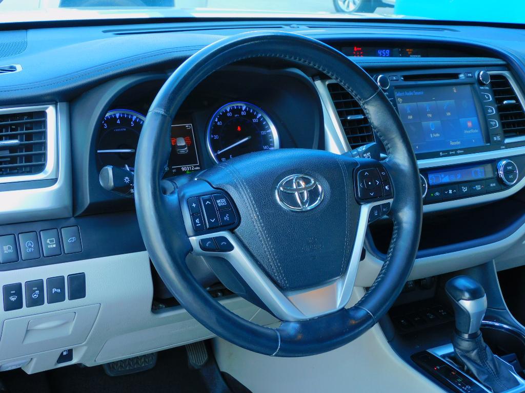 used 2018 Toyota Highlander car, priced at $26,987