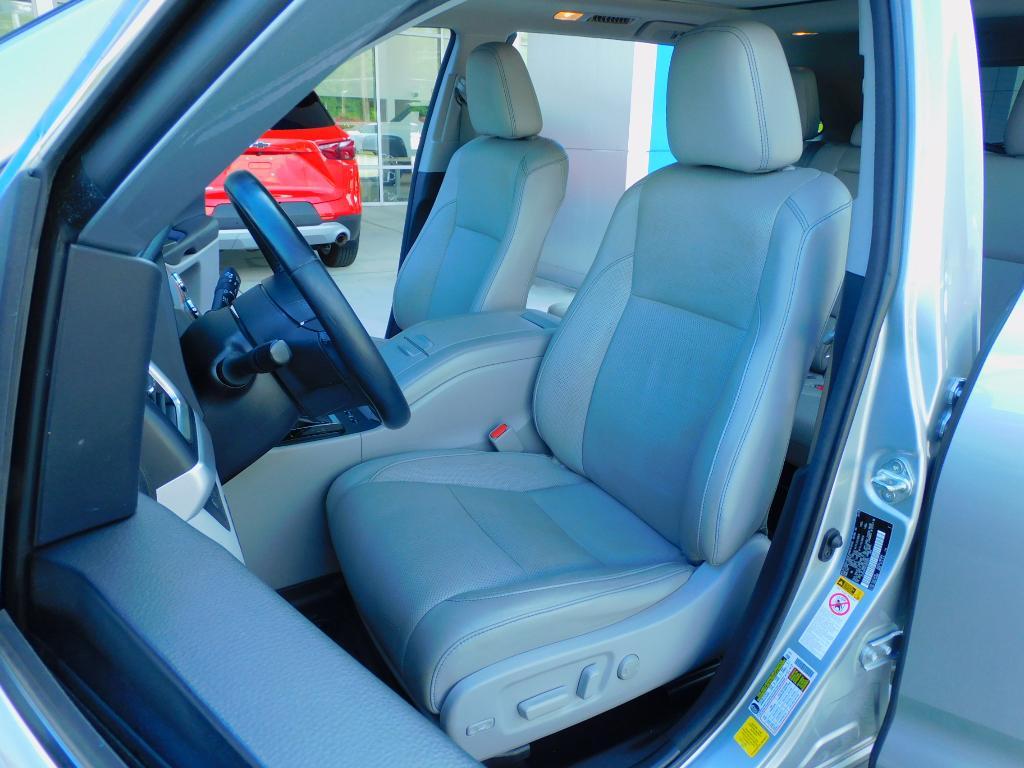 used 2018 Toyota Highlander car, priced at $26,987