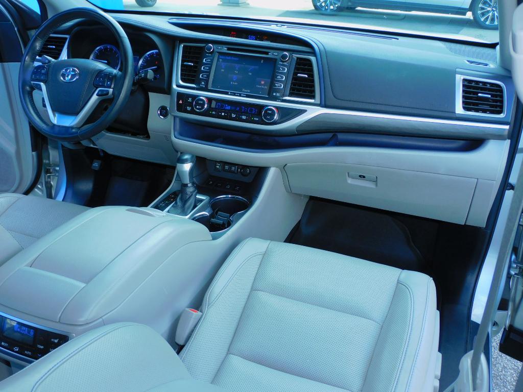 used 2018 Toyota Highlander car, priced at $26,987