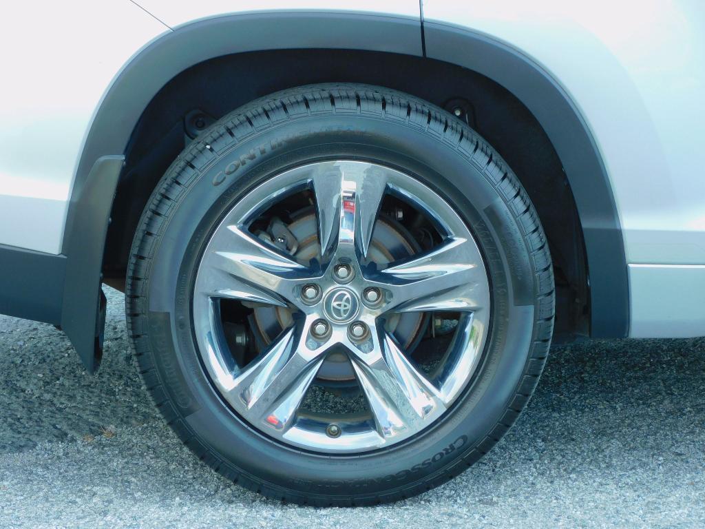 used 2018 Toyota Highlander car, priced at $26,987