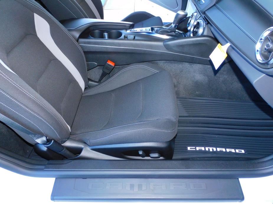 new 2024 Chevrolet Camaro car, priced at $34,265
