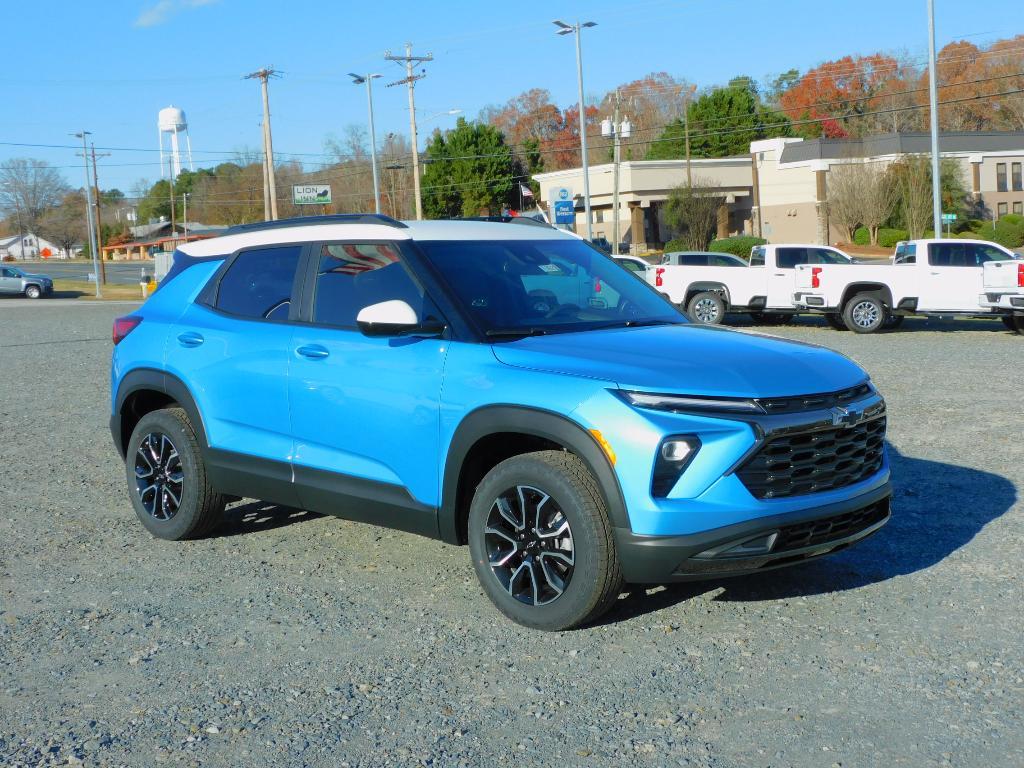 new 2025 Chevrolet TrailBlazer car, priced at $33,825