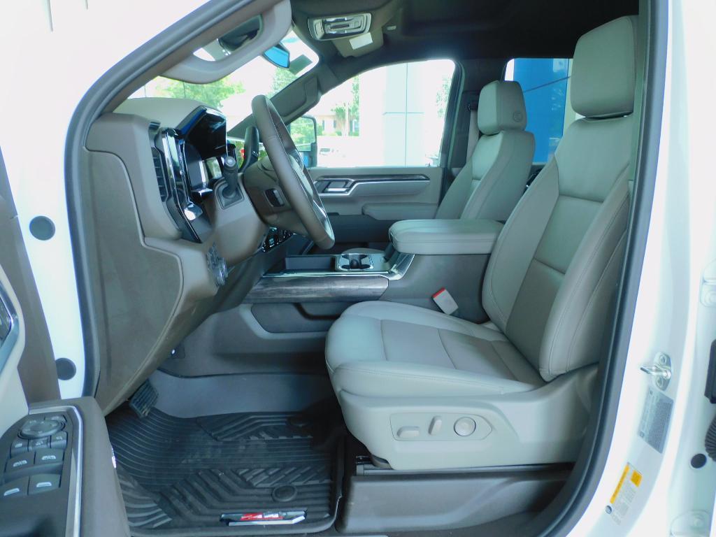 new 2025 Chevrolet Silverado 3500 car, priced at $72,200