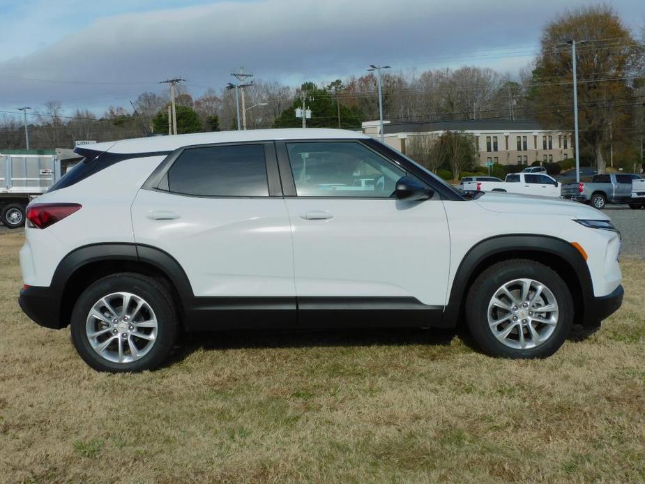 new 2025 Chevrolet TrailBlazer car, priced at $25,680