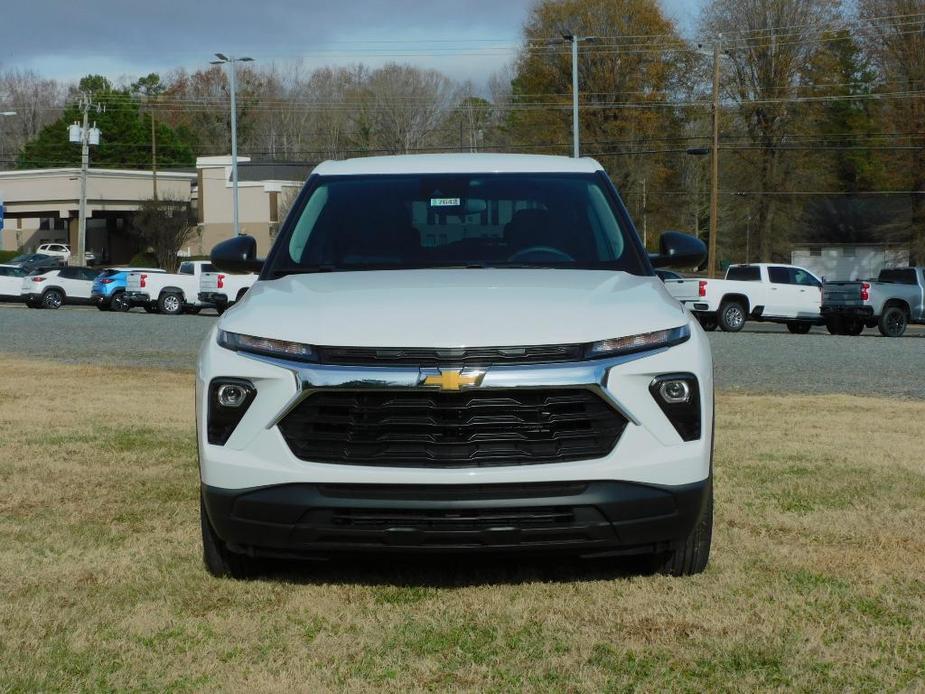 new 2025 Chevrolet TrailBlazer car, priced at $25,680