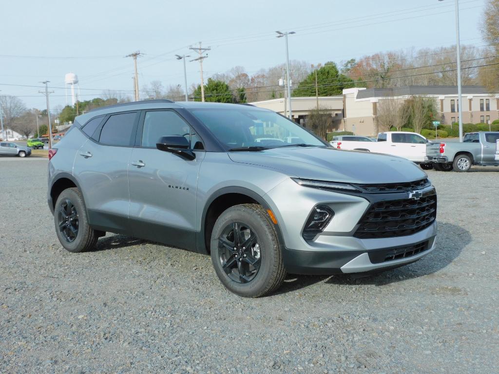 new 2025 Chevrolet Blazer car, priced at $36,687