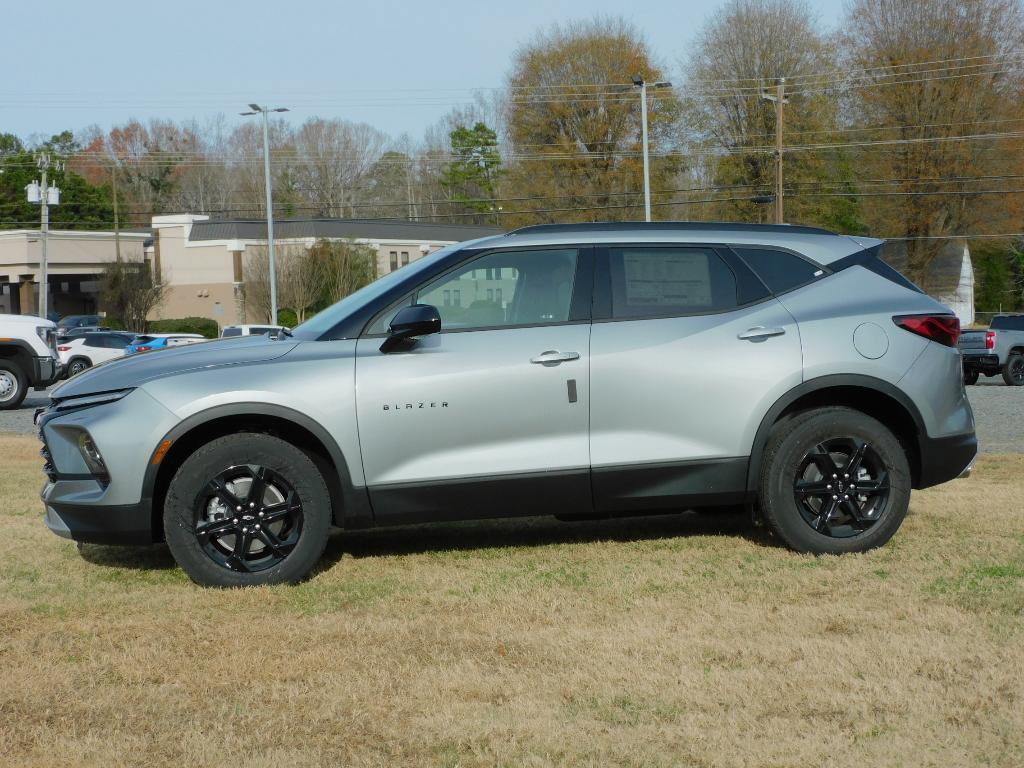 new 2025 Chevrolet Blazer car, priced at $36,687