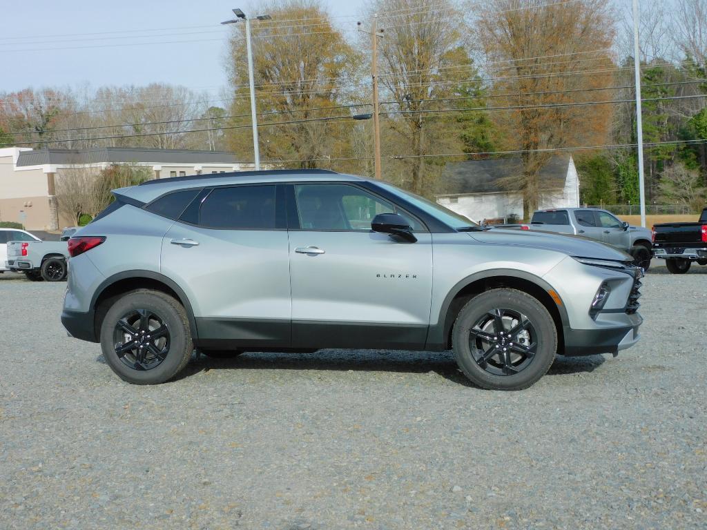 new 2025 Chevrolet Blazer car, priced at $36,687