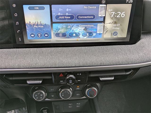 new 2025 Nissan Kicks car, priced at $25,004