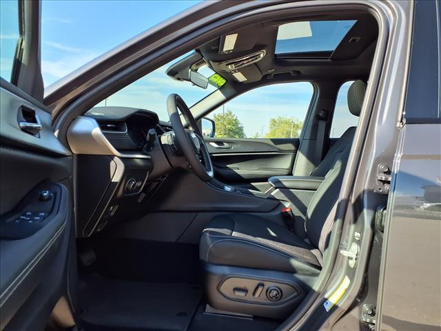 new 2025 Jeep Grand Cherokee car, priced at $39,702