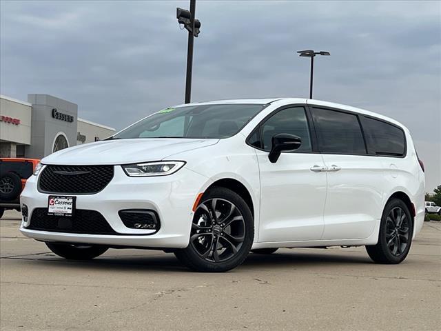 new 2026 Chrysler Pacifica car, priced at $43,502