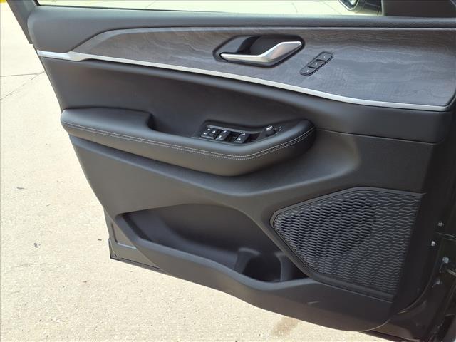 new 2025 Jeep Grand Cherokee car, priced at $51,740