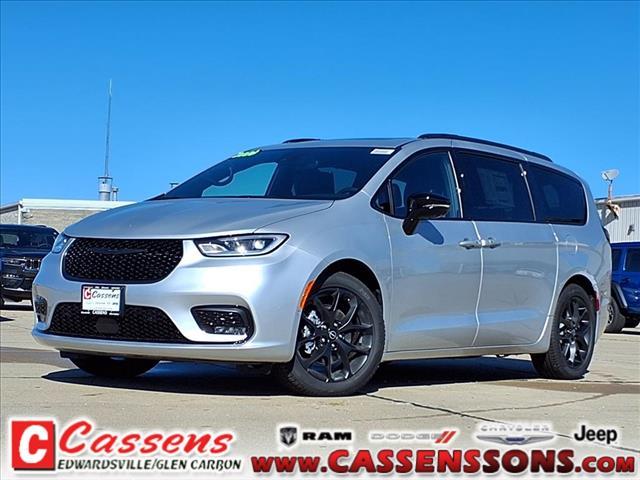 new 2026 Chrysler Pacifica car, priced at $52,659