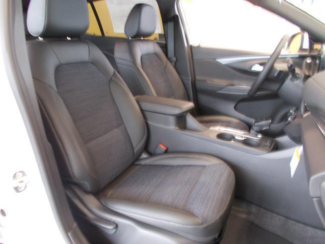 new 2025 Buick Envista car, priced at $25,915