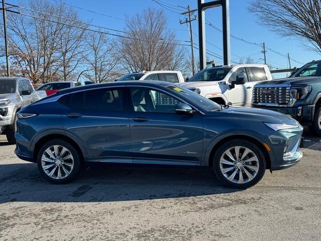 new 2025 Buick Envista car, priced at $30,260