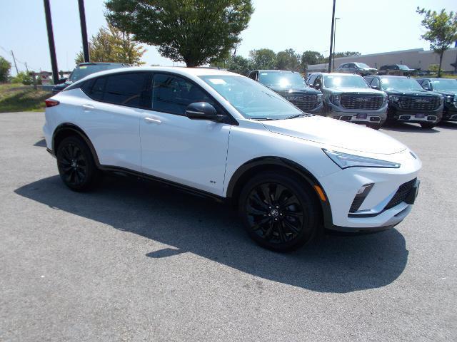 new 2025 Buick Envista car, priced at $27,194