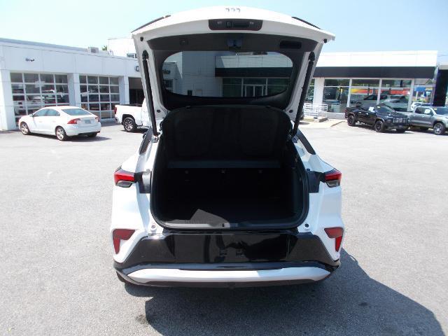 new 2025 Buick Envista car, priced at $27,194