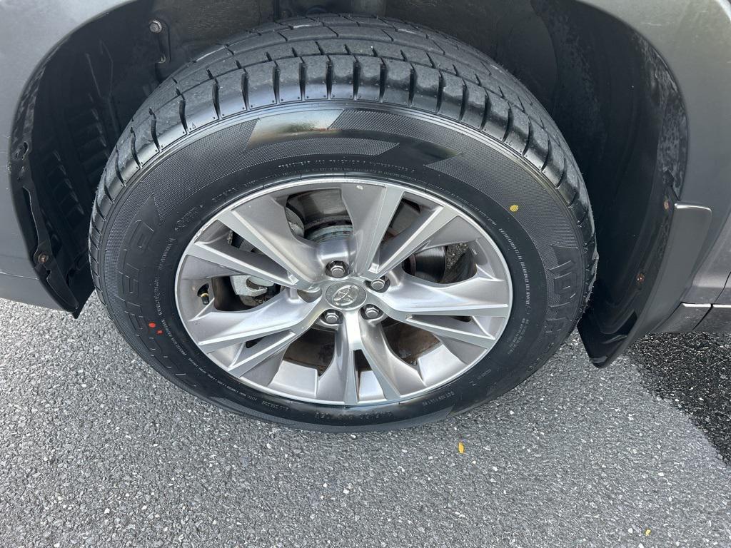 used 2014 Toyota Highlander car, priced at $14,500