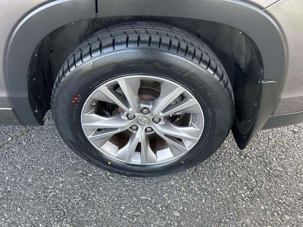 used 2014 Toyota Highlander car, priced at $14,500