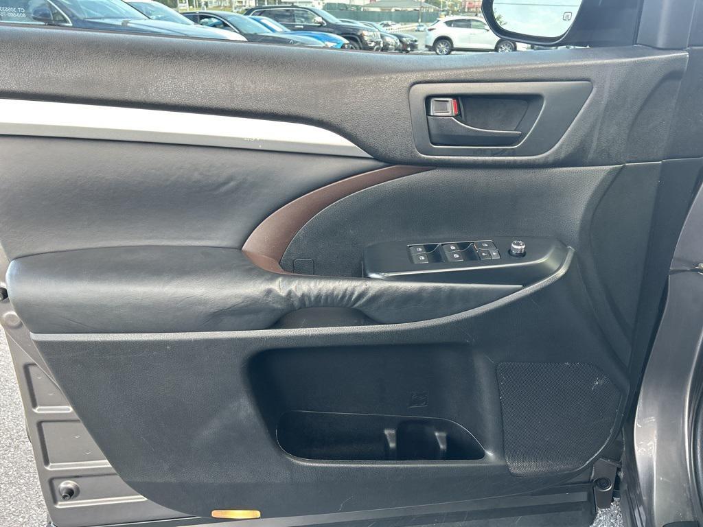 used 2014 Toyota Highlander car, priced at $14,500