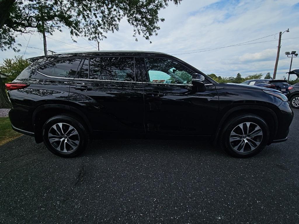 used 2021 Toyota Highlander car, priced at $29,000