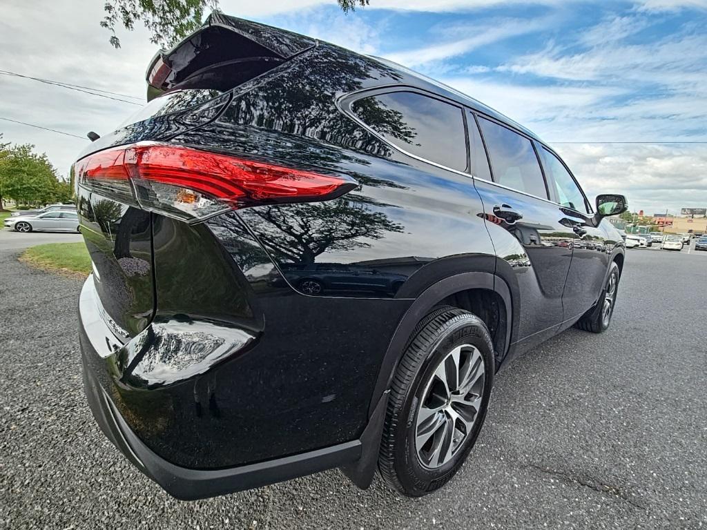 used 2021 Toyota Highlander car, priced at $29,000