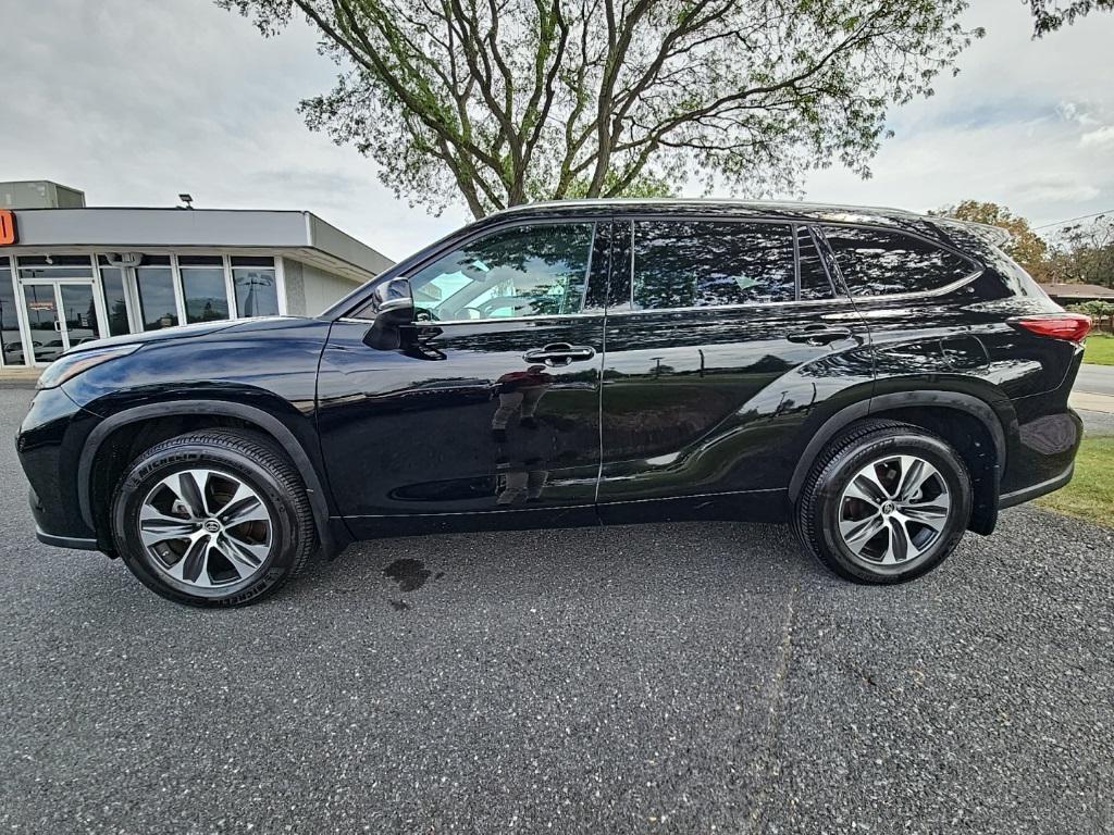 used 2021 Toyota Highlander car, priced at $29,000