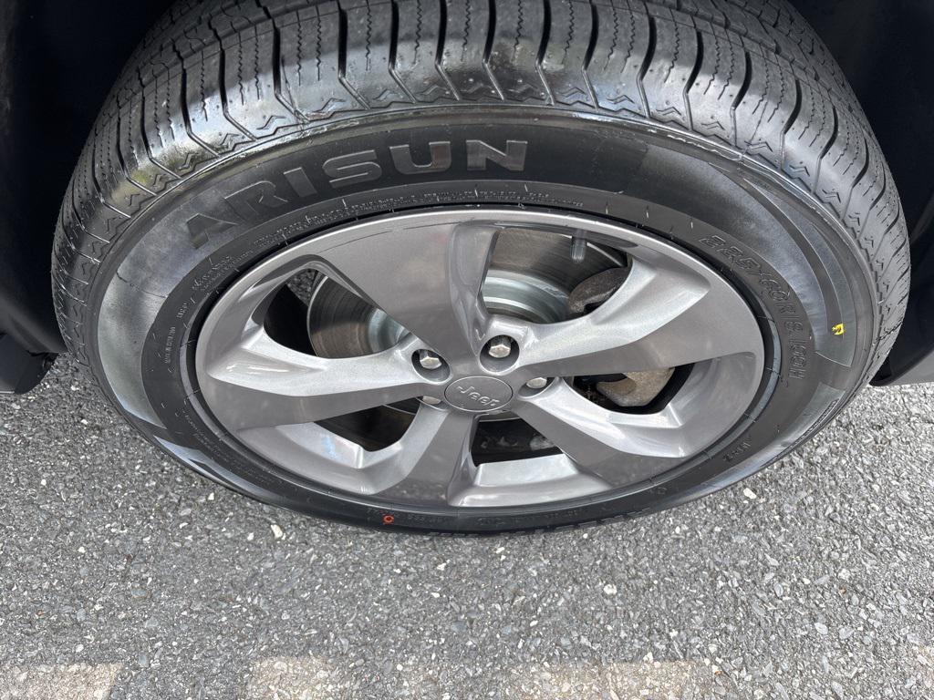 used 2019 Jeep Cherokee car, priced at $17,000