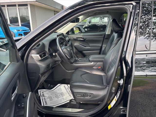 used 2022 Toyota Highlander car, priced at $37,800