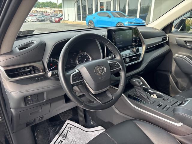 used 2022 Toyota Highlander car, priced at $37,800
