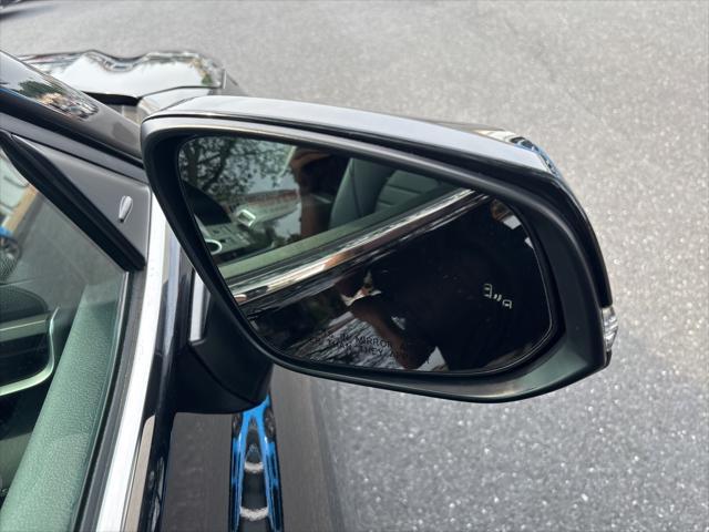used 2022 Toyota Highlander car, priced at $37,800