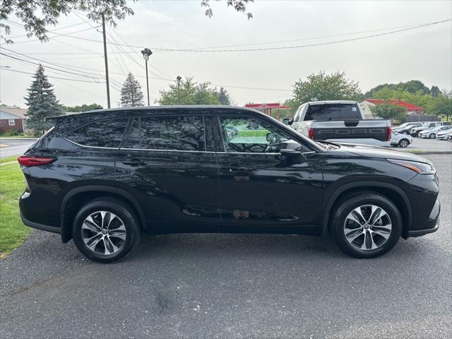 used 2022 Toyota Highlander car, priced at $37,800