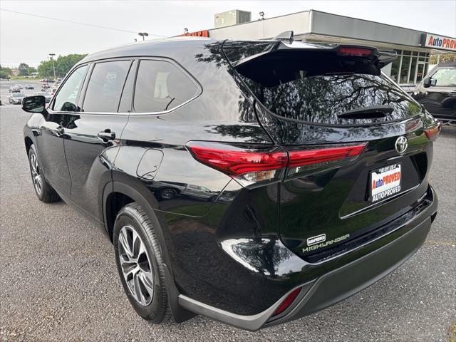 used 2022 Toyota Highlander car, priced at $37,800