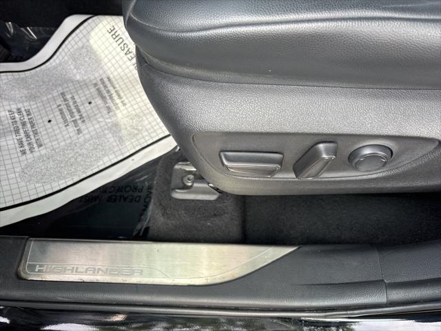 used 2022 Toyota Highlander car, priced at $37,800