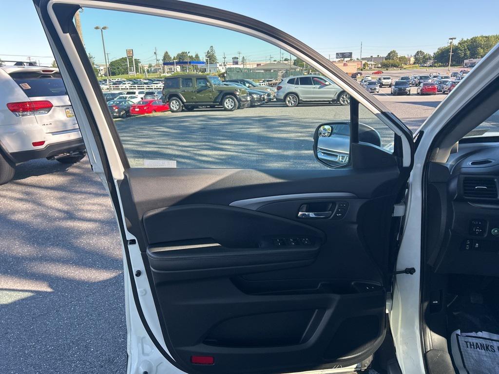 used 2022 Honda Pilot car, priced at $29,000