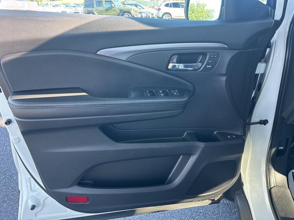 used 2022 Honda Pilot car, priced at $29,000