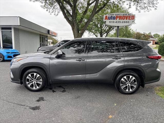 used 2021 Toyota Highlander car, priced at $30,600