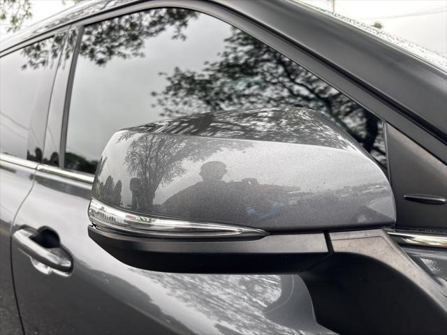 used 2021 Toyota Highlander car, priced at $30,600